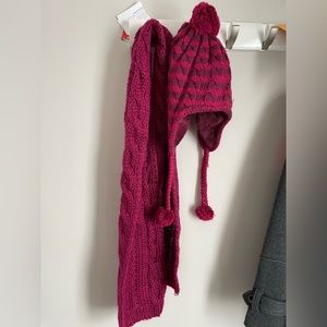 Set of beanie and scarf